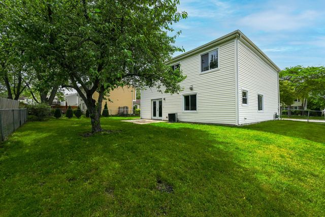 5039 Chambers Drive, Hoffman Estates, IL 60010