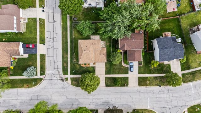 5039 Chambers Drive, Hoffman Estates, IL 60010