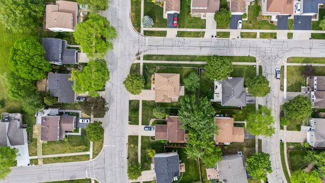 5039 Chambers Drive, Hoffman Estates, IL 60010