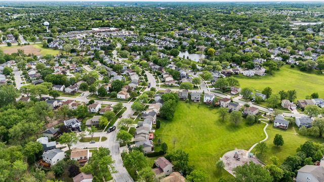 5039 Chambers Drive, Hoffman Estates, IL 60010