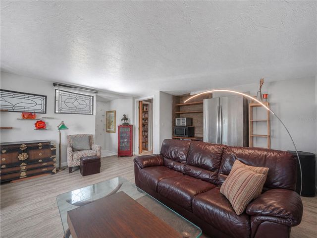 3102 THONOTOSASSA ROAD, Plant City, FL 33565