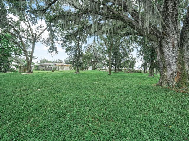 3102 THONOTOSASSA ROAD, Plant City, FL 33565