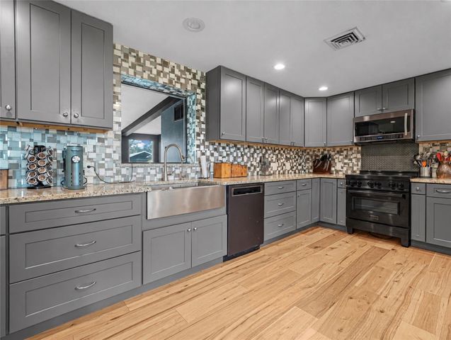 3102 THONOTOSASSA ROAD, Plant City, FL 33565