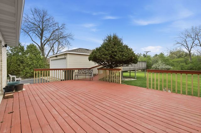 1735 Larson Lane, Roselle, IL 60172