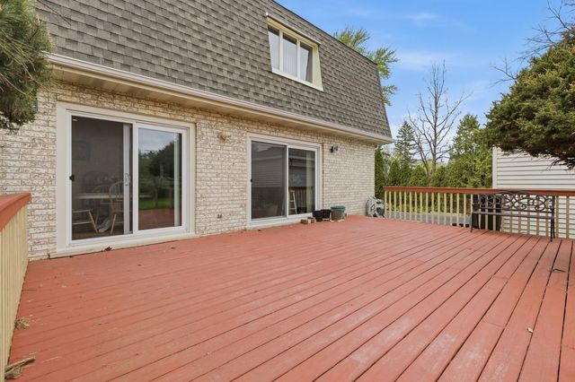 1735 Larson Lane, Roselle, IL 60172
