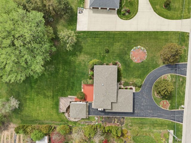 1735 Larson Lane, Roselle, IL 60172