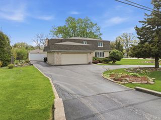 1735 Larson Lane, Roselle, IL 60172