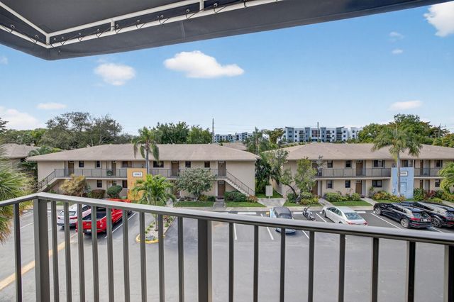 3000 NE 8th Terrace B4, Oakland Park, FL 33334