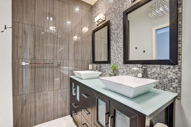 3000 NE 8th Terrace B4, Oakland Park, FL 33334