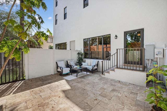 3000 NE 8th Terrace B4, Oakland Park, FL 33334