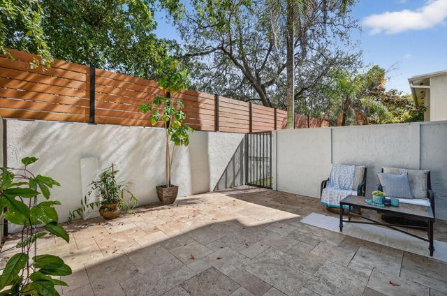 3000 NE 8th Terrace B4, Oakland Park, FL 33334