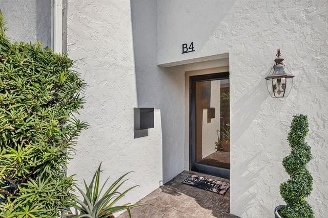 3000 NE 8th Terrace B4, Oakland Park, FL 33334