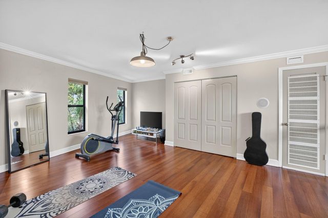 3000 NE 8th Terrace B4, Oakland Park, FL 33334