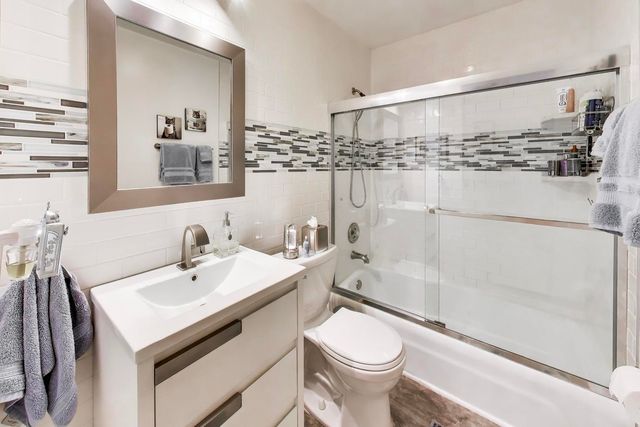 900 S PLUM GROVE Road 216, Palatine, IL 60067