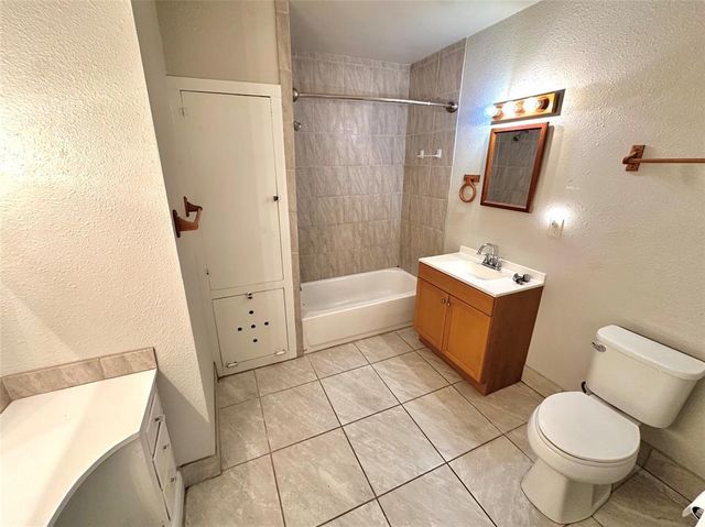 1694 Old Luling RD, Lockhart, TX 78644