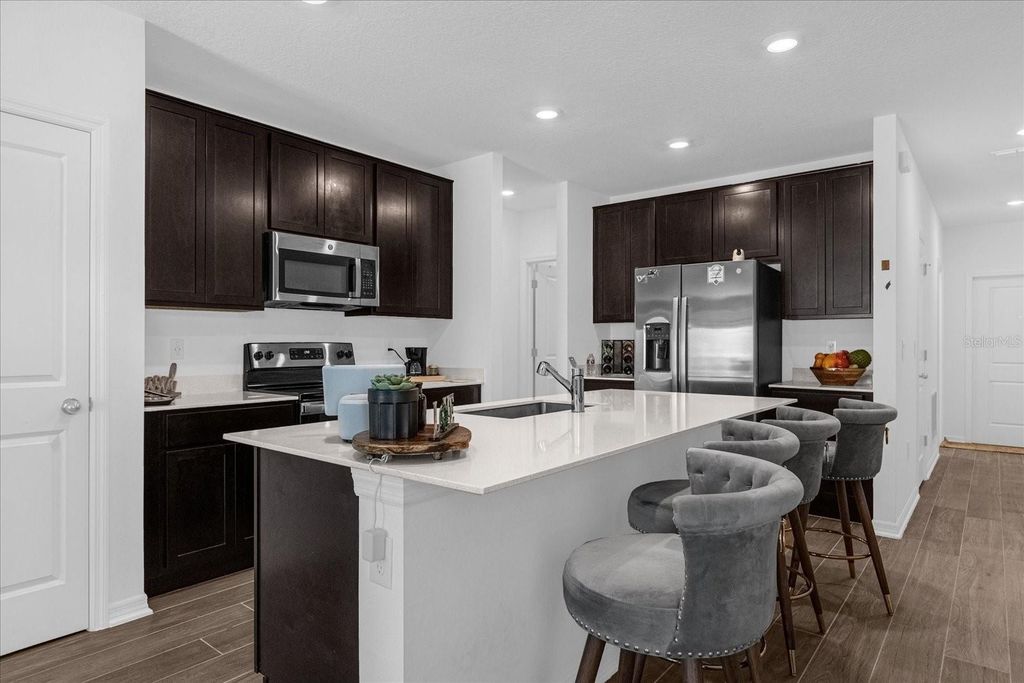 Image 6 of property listing at 622 BELL PRAIRIE CIRCLE, Lake Wales, FL 33859