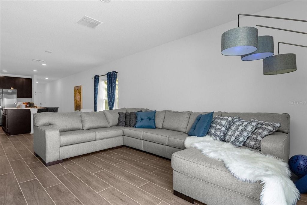 Image 10 of property listing at 622 BELL PRAIRIE CIRCLE, Lake Wales, FL 33859