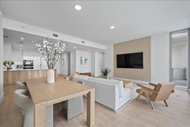 220 Lake Shore Drive 1207, Lake Park, FL 33403