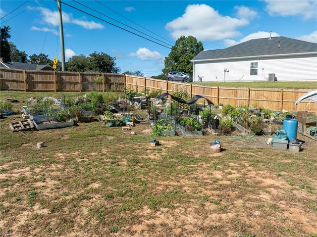 592 Tochi Court, Winston-salem, NC 27105