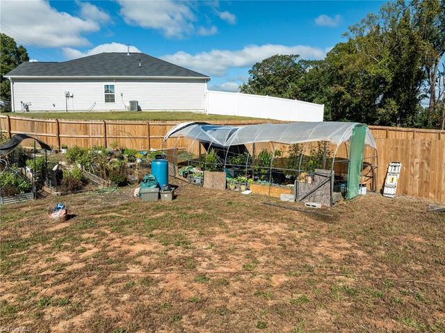 592 Tochi Court, Winston-salem, NC 27105