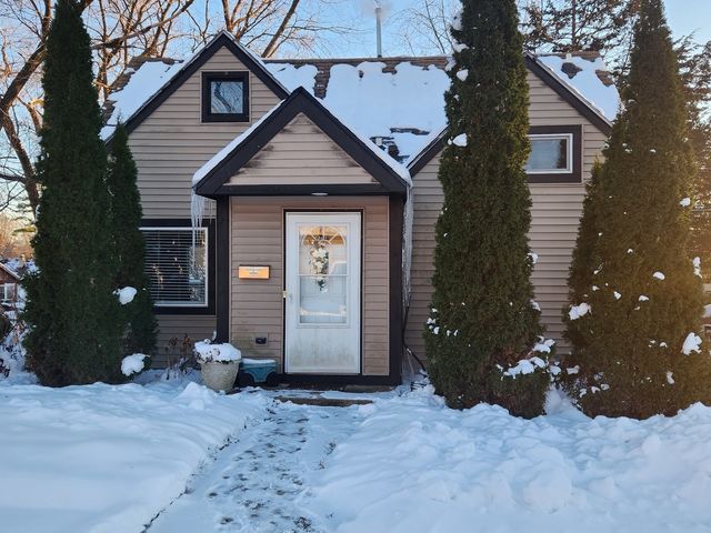 328 Clifton Drive, Round Lake Park, IL 60073