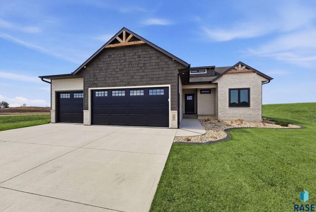 405 N Sunshine Ave Avenue, Brandon, SD 57005