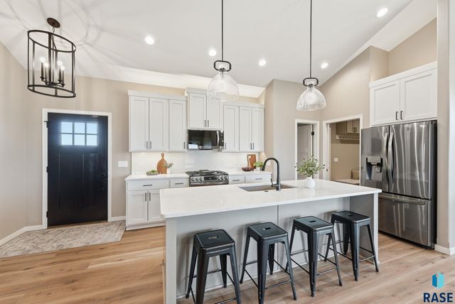 405 N Sunshine Ave Avenue, Brandon, SD 57005