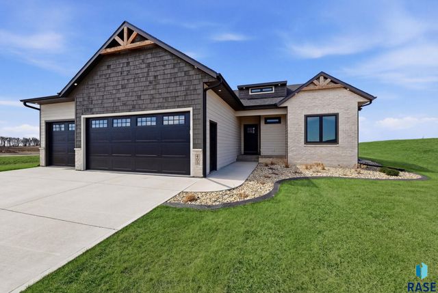 405 N Sunshine Ave Avenue, Brandon, SD 57005