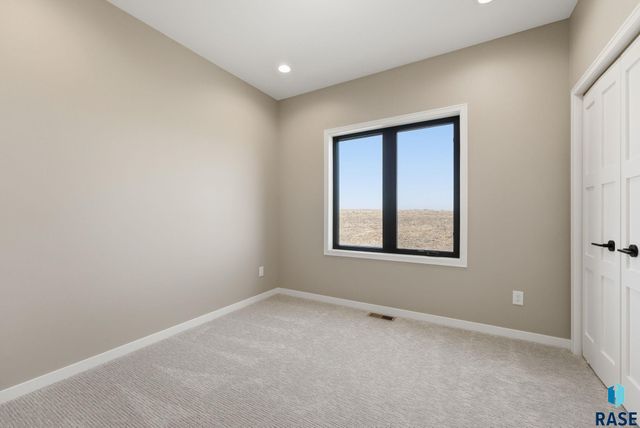 405 N Sunshine Ave Avenue, Brandon, SD 57005