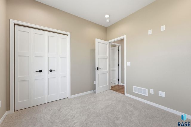 405 N Sunshine Ave Avenue, Brandon, SD 57005