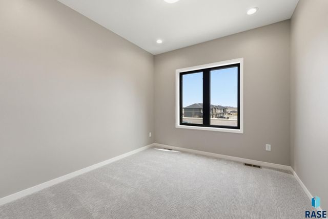 405 N Sunshine Ave Avenue, Brandon, SD 57005