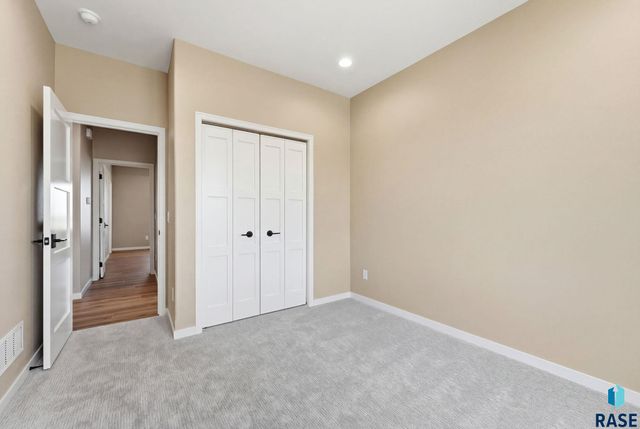 405 N Sunshine Ave Avenue, Brandon, SD 57005