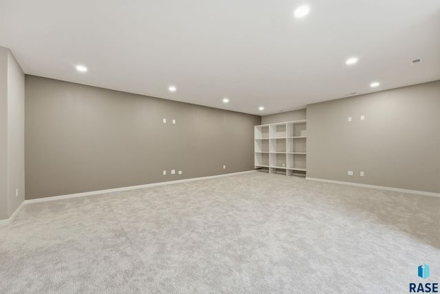 405 N Sunshine Ave Avenue, Brandon, SD 57005
