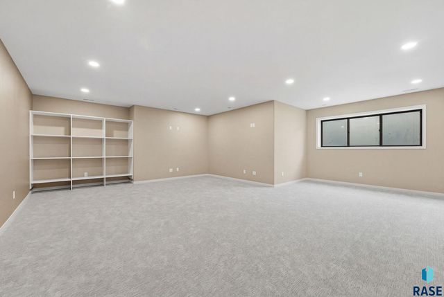 405 N Sunshine Ave Avenue, Brandon, SD 57005