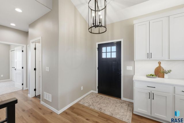 405 N Sunshine Ave Avenue, Brandon, SD 57005