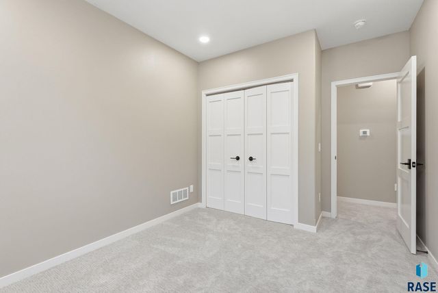 405 N Sunshine Ave Avenue, Brandon, SD 57005