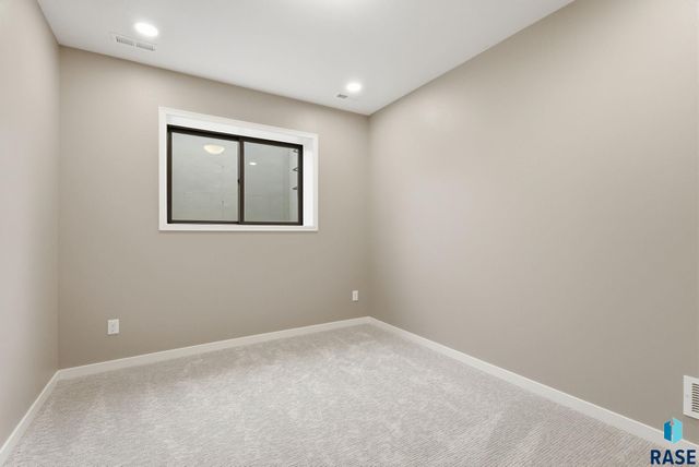 405 N Sunshine Ave Avenue, Brandon, SD 57005