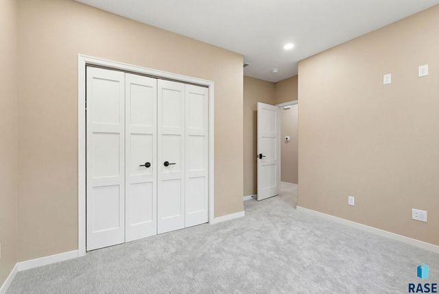 405 N Sunshine Ave Avenue, Brandon, SD 57005