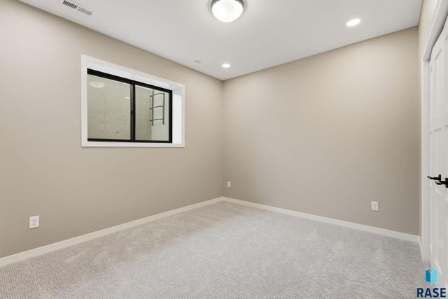 405 N Sunshine Ave Avenue, Brandon, SD 57005