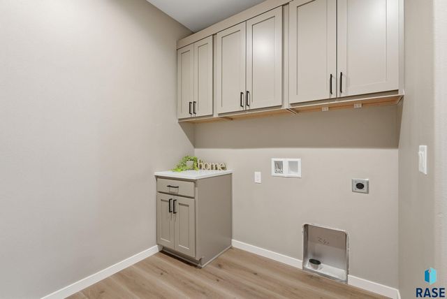 405 N Sunshine Ave Avenue, Brandon, SD 57005