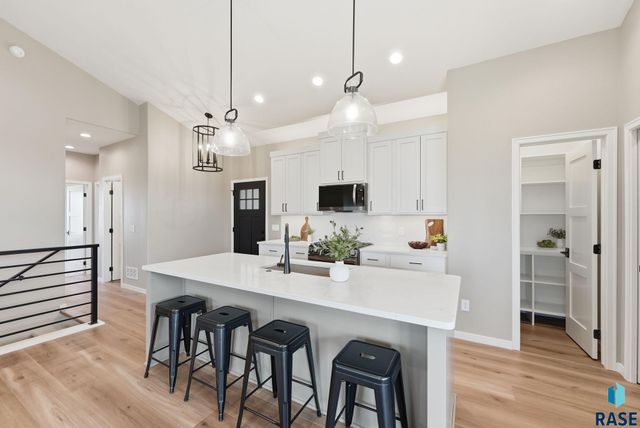 405 N Sunshine Ave Avenue, Brandon, SD 57005