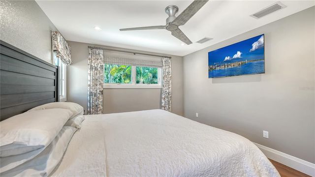 95 52ND STREET, Holmes Beach, FL 34217