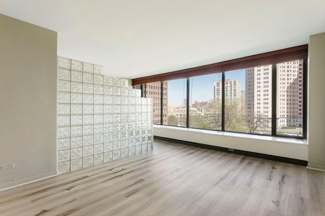 5455 N Sheridan Road 707, Chicago, IL 60640