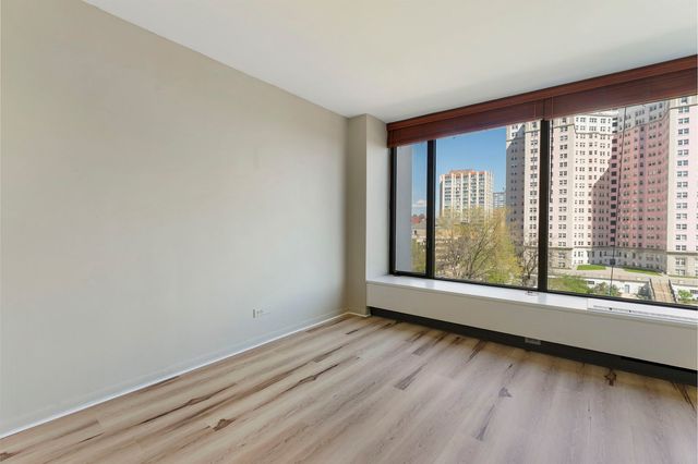 5455 N Sheridan Road 707, Chicago, IL 60640