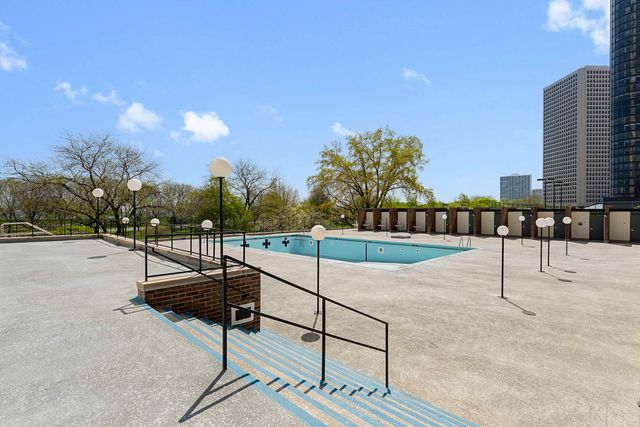 5455 N Sheridan Road 707, Chicago, IL 60640