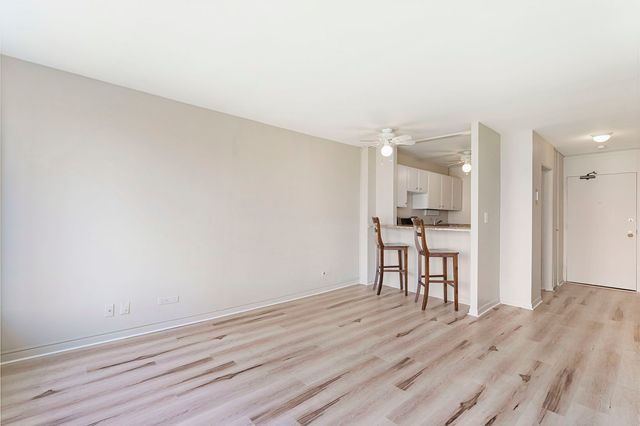 5455 N Sheridan Road 707, Chicago, IL 60640