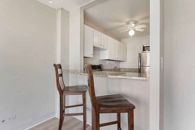 5455 N Sheridan Road 707, Chicago, IL 60640