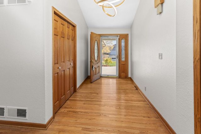 W183N6023 Lost Pond COURT, Menomonee Falls, WI 53051