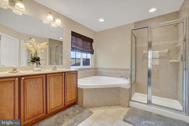 1015 NUGENT WAY, York, PA 17402