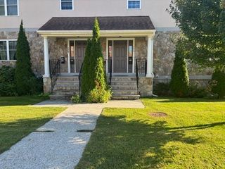 267 Montvale Ave A, Woburn, MA 01801